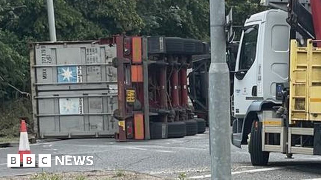 Basildon Lorry Overturns At Town Centre Roundabout Bbc News