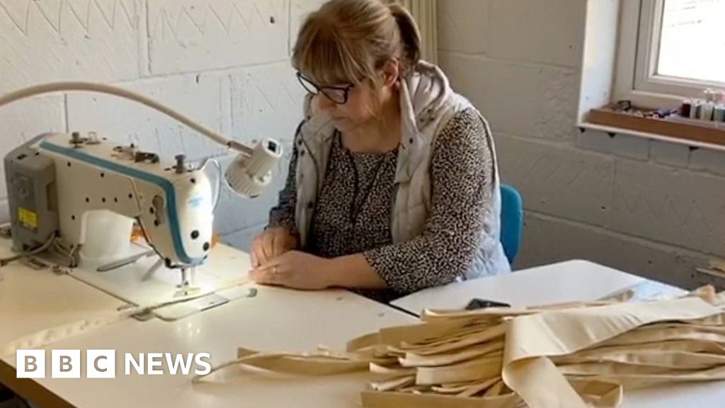 Coronavirus Exnurse making laundry bags for NHS staff BBC News