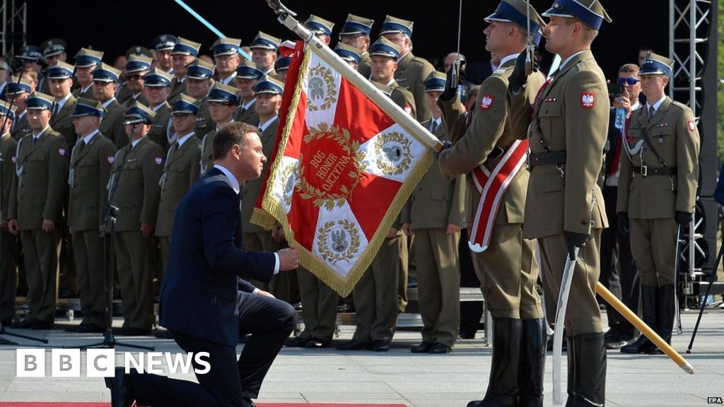 New Poland President Andrzej Duda sworn in - BBC News