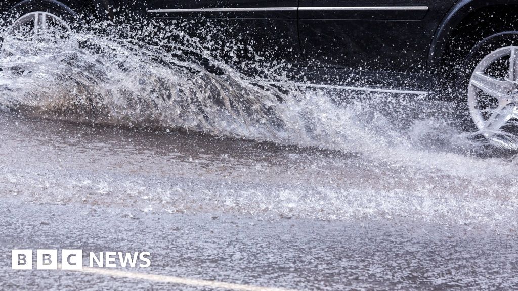 Rain caused. Rain caused. Rain caused. Внимание сильный дождь. Грустный фон.