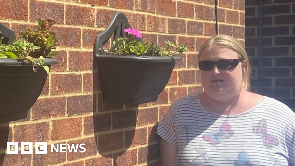 Norwich woman warned to remove 'dangerous' flowerpots BBC News