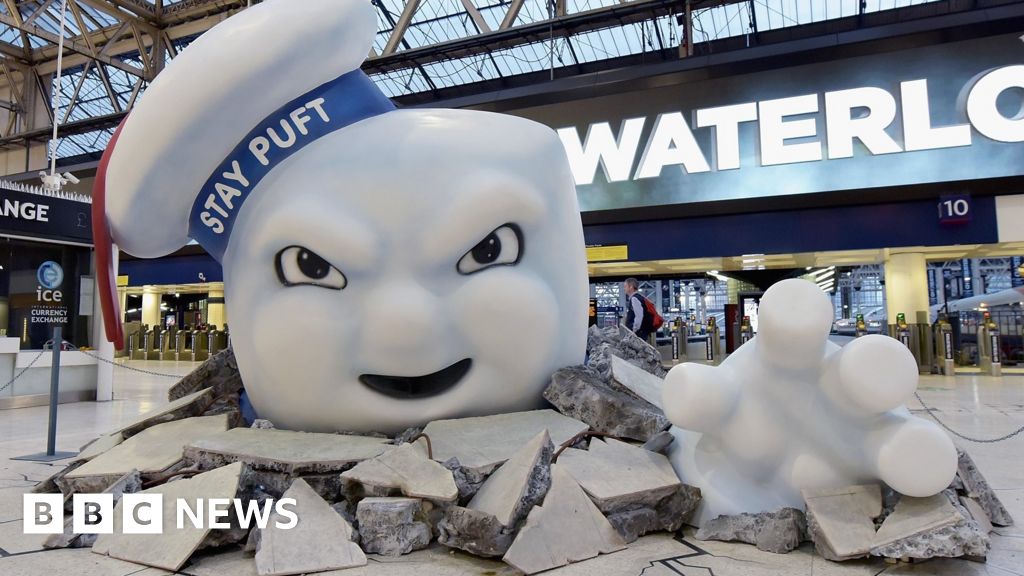 Entertainment week in Pictures: 9 - 15 July - BBC News