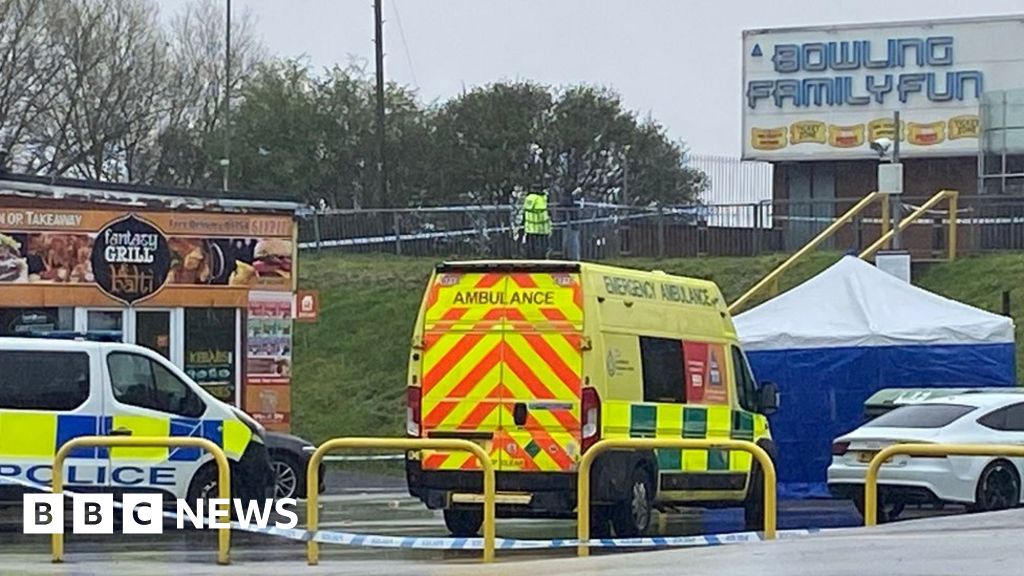 Skegness: Further murder arrest after man dies in car park - BBC News