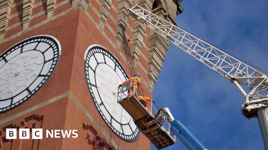 Why Infosys clock will tower over Old Joe and Big Ben - BBC News