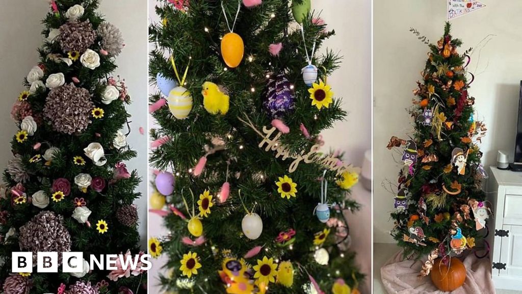 Couple keep Christmas tree up all year round BBC News
