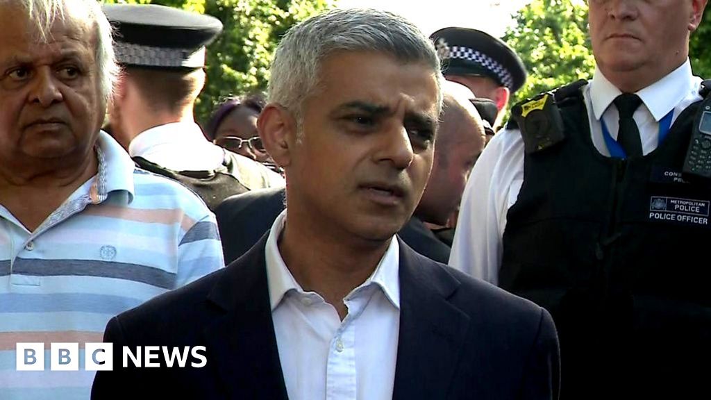 London Fire: Sadiq Khan Heckled At Grenfell Tower - BBC News