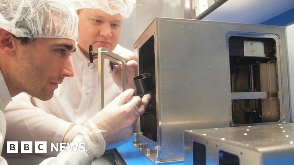 Nasa shows off outer-space 3D printer - BBC News