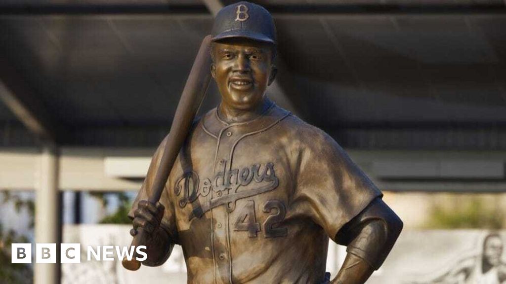 Мъж от Канзас се признава за виновен в кражбата на статуята на Джаки Робинсън
