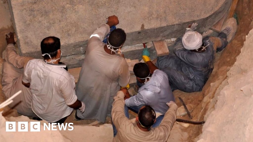 Egypt Sarcophagus: Mystery Black Tomb Opened In Alexandria - BBC News