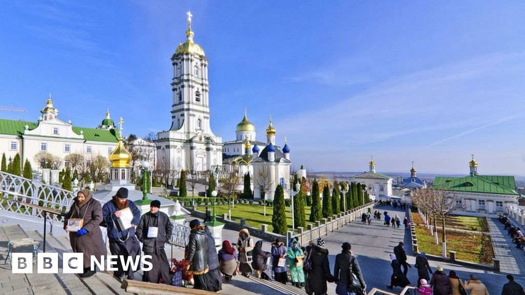 Coronavirus: Ukrainian town sealed off after monastery outbreak - BBC News