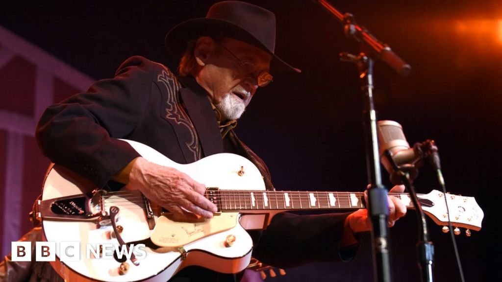 “King of Twang” guitarist Duane Eddy dies at the age of 86