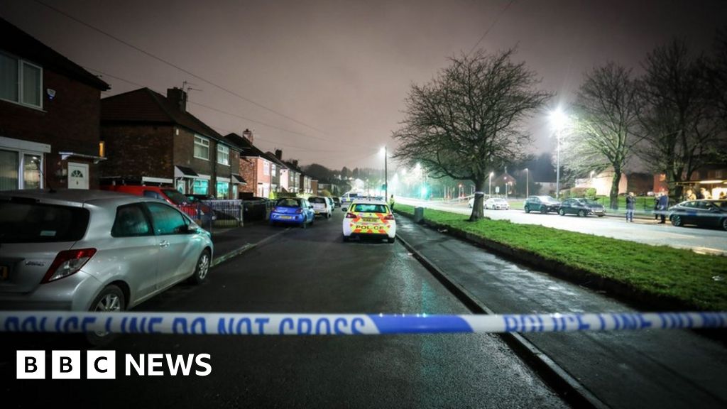 Salford death: Two murder arrests after man's body found - BBC News