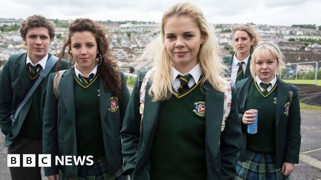 Derry Girl 'eejits' to return for third series BBC News
