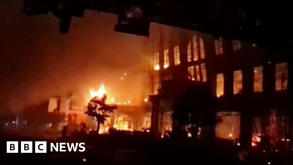 Cambodia casino fire: Ten dead in blaze on Thai border