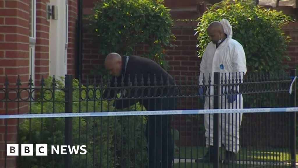 Boy, 16, Dies After Bedford Street Stabbing - BBC News