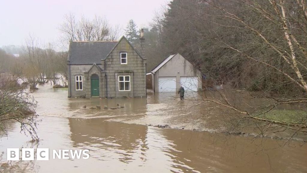 Flooded Ellon Residents Feel The Force Of River Ythan Bbc News
