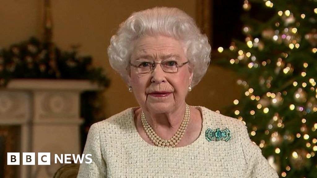 Queen's Christmas message Hope in 'moments of darkness' BBC News