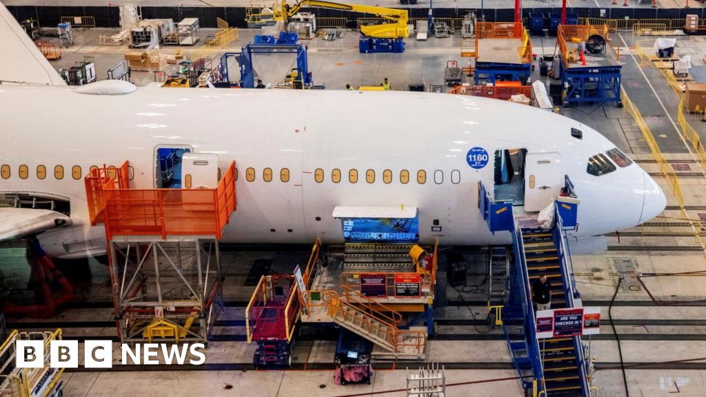 Boeing is expected to face criticism at a US Senate hearing from a whistleblower who says he feared its planes could fall apart mid-air.  Salehpour di