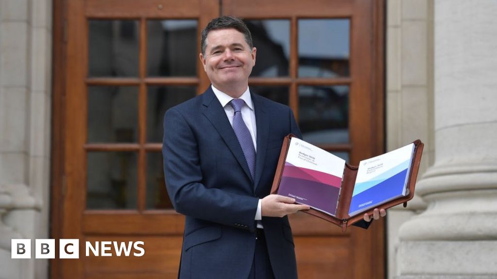 Irish budget: Climate change and Brexit 'threaten Irish economy' - BBC News