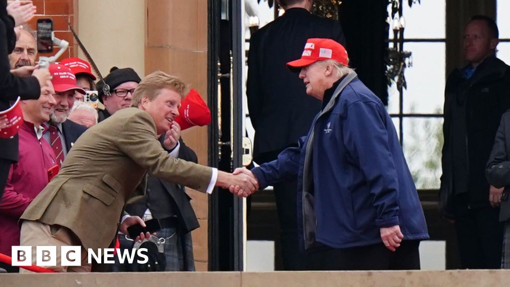 Donald Trump greeted by hat-waving staff at Turnberry golf resort
