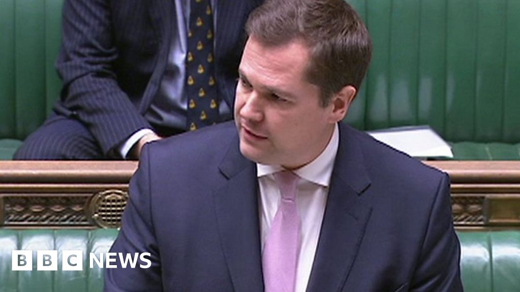 Minister: We will close 50 hotels to asylum seekers