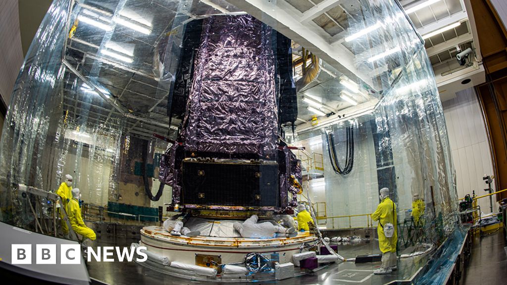 James Webb telescope lifted atop its launch rocket – BBC News