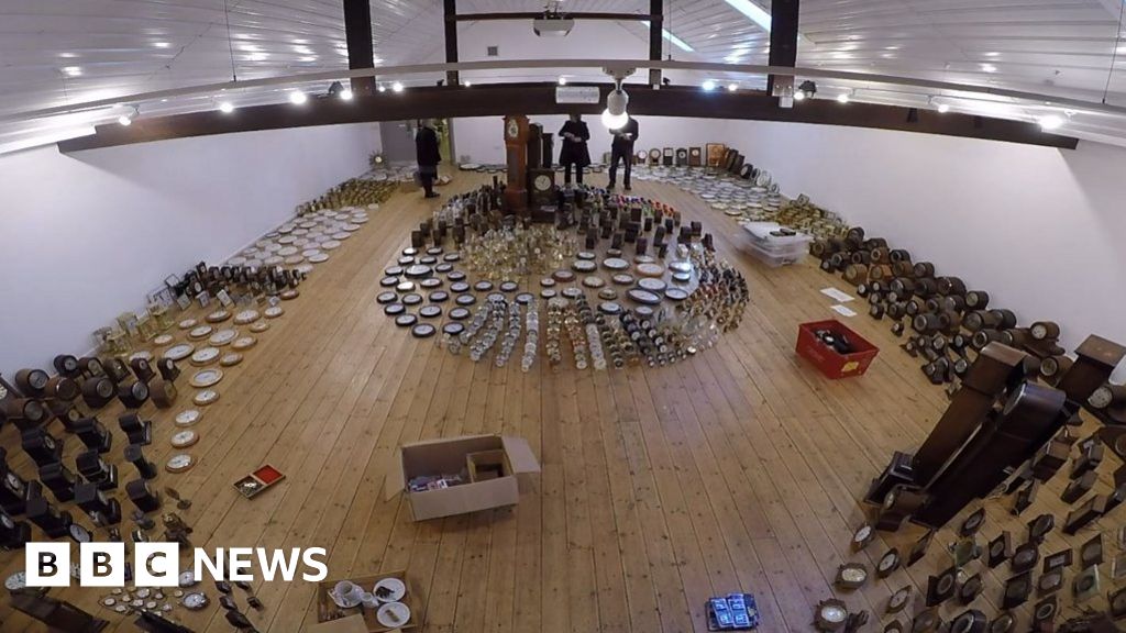 Thousands of clocks wind up for inventor John Harrison exhibition BBC