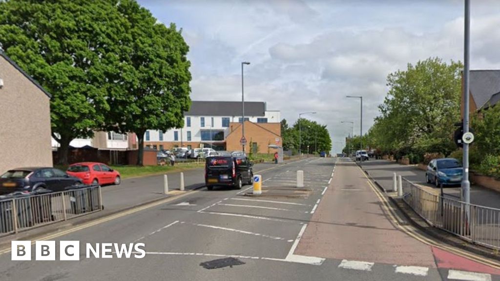 Two men injured in Birmingham street shooting - BBC News