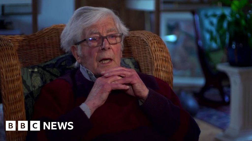 Senior ex-para 'does not recall deaths'
