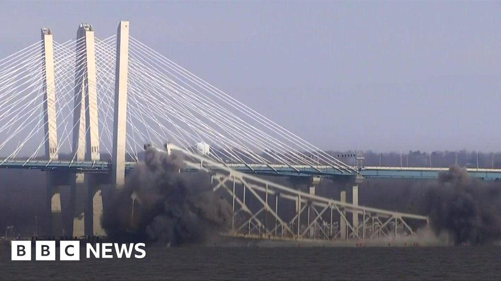 Part of New York's old Tappan Zee Bridge demolished BBC News