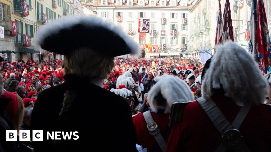 In pictures: the battle of The oranges