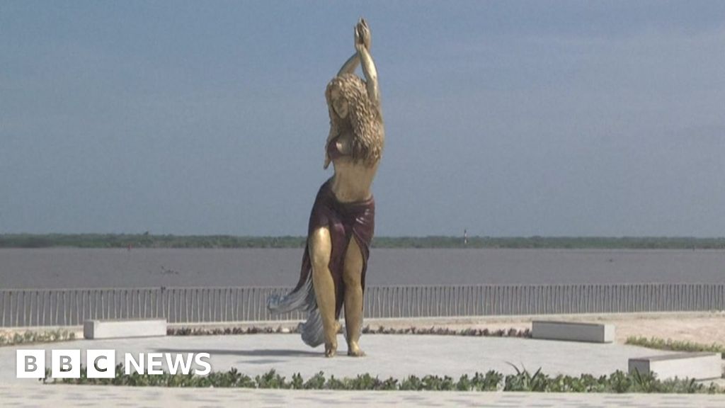 Бронзова статуя на колумбийската певица Шакира бе представена в родния
