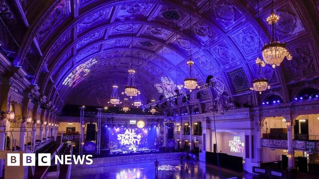 Cyber cha cha cha replaces Blackpool ballroom dance event BBC News