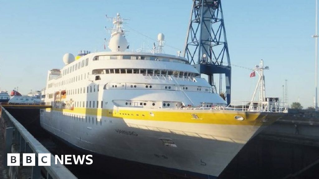 Cruise liner grounding at Tobermory Bay due to 'poor practice' - BBC News