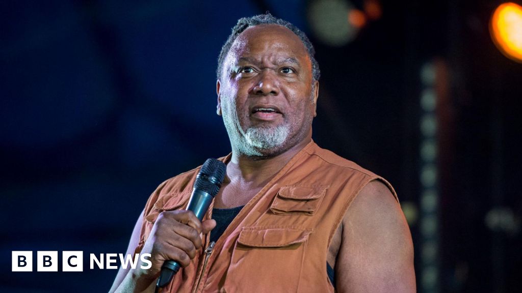 Comedian Reginald D Hunter apologises after anti-semitism row