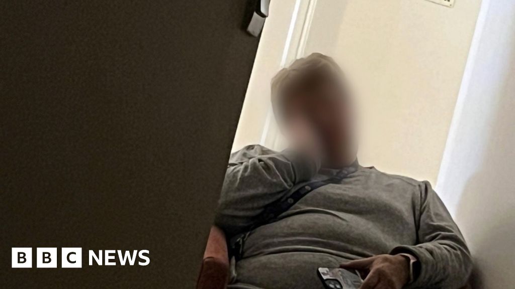 Staff photographed sleeping at 'unsafe' eating disorder unit