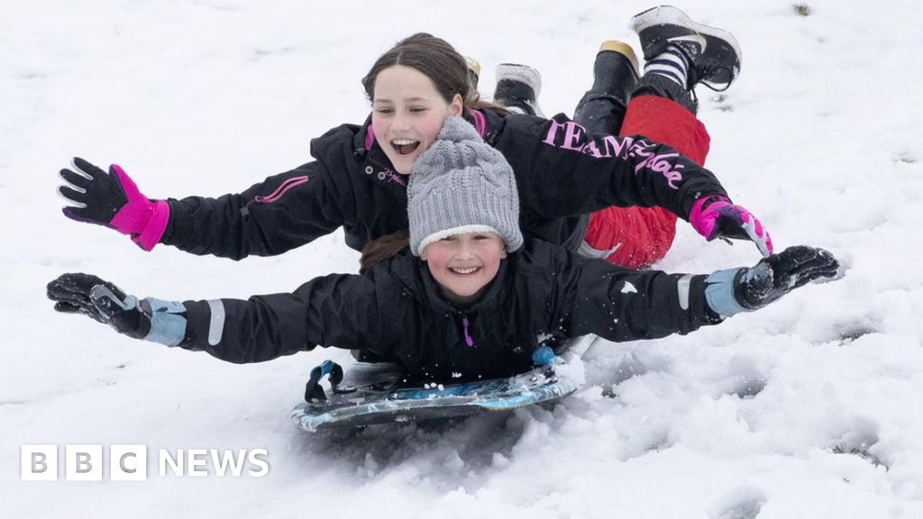 UK weather: Snow and ice warnings for England and Scotland - BBC News