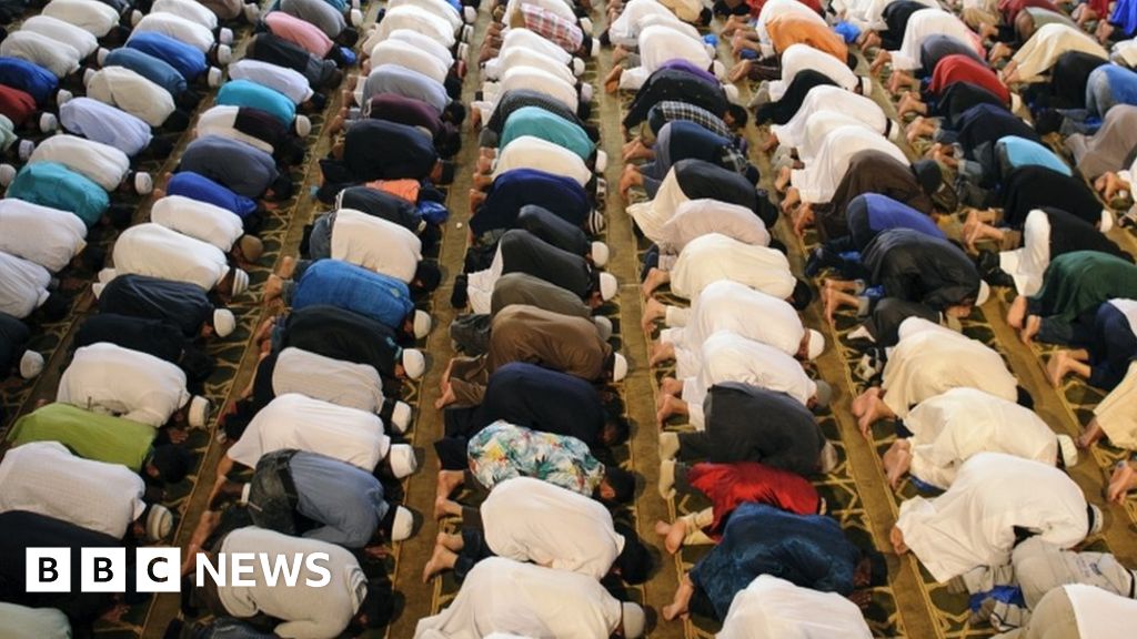 Longest Muslim Holy Month Of Ramadan In 33 Years Begins Bbc News 2430