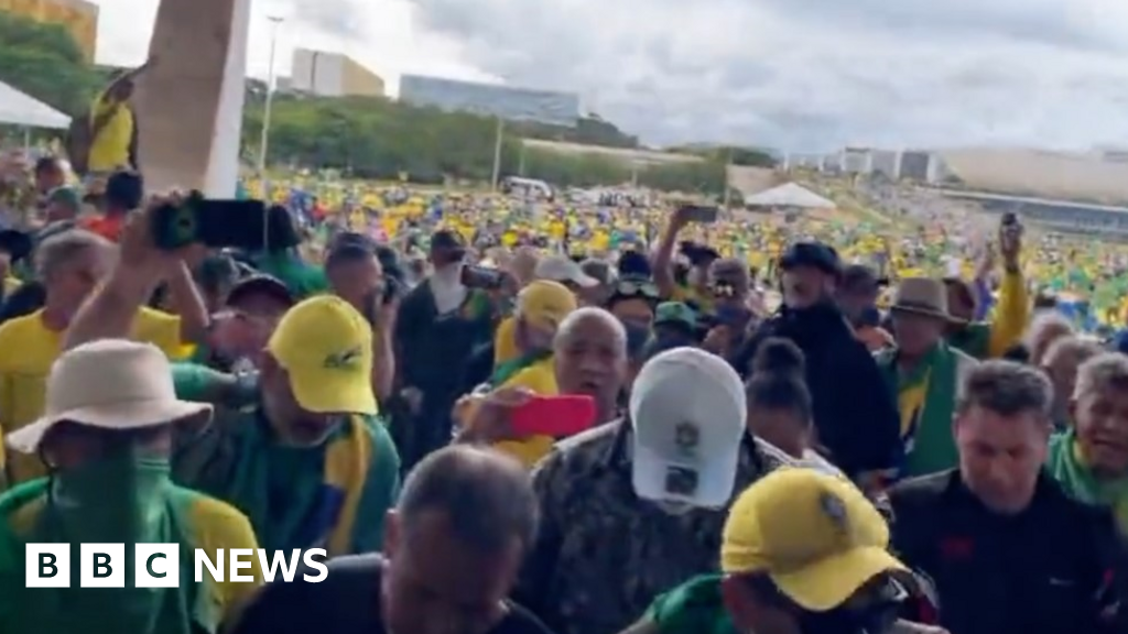 Video shows Brazil Supreme Court mass break-in