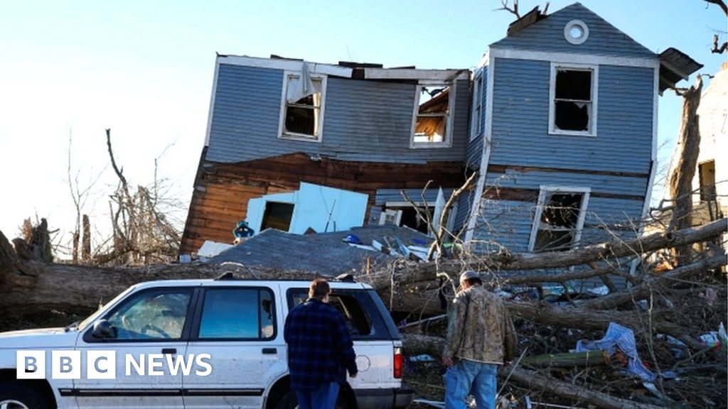 Kentucky tornadoes: Race to find missing in flattened US towns
