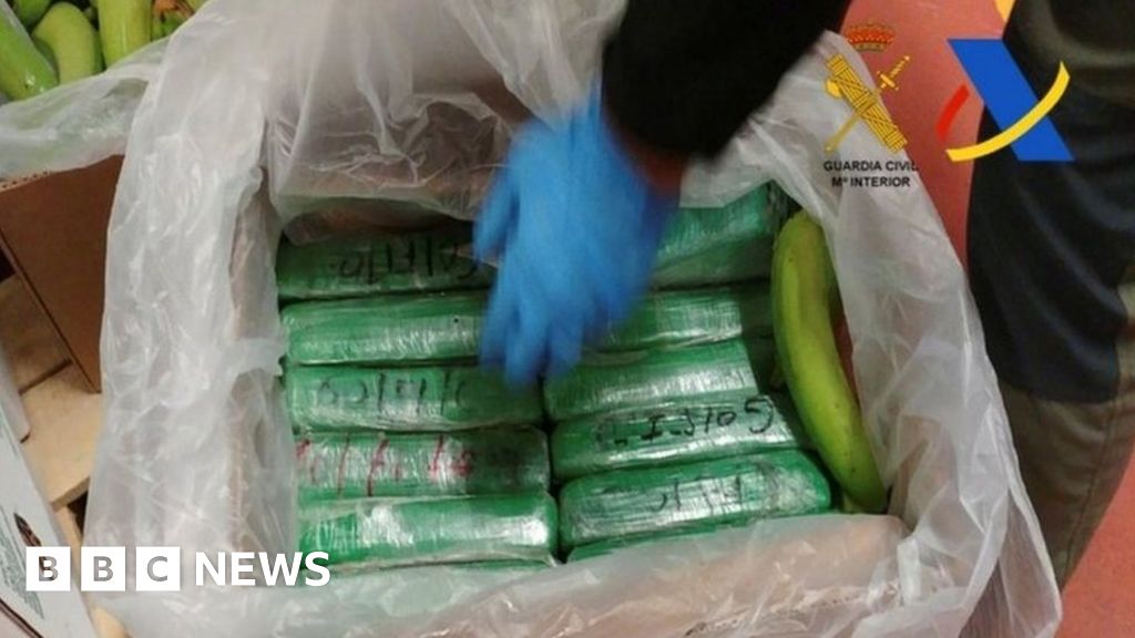 Colombia cocaine: Huge haul found in banana shipment - BBC News