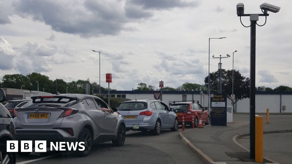 East Midlands Airport in Uturn over drop off tariff BBC News