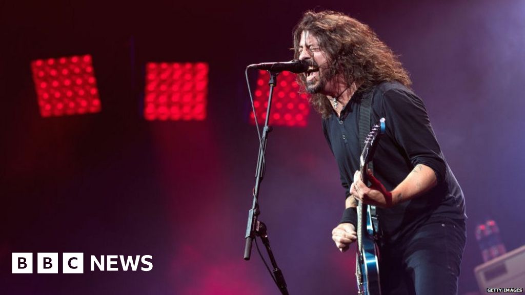 Foo Fighters’ Dave Grohl opens Taylor Hawkins tribute show