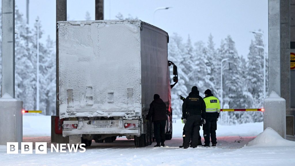 Finland to close border with Russia over migrant crossings