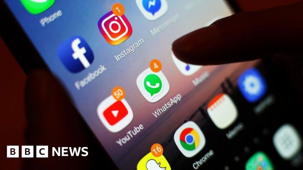 Hundreds of abusive social media posts sent to MSPs – BBC News