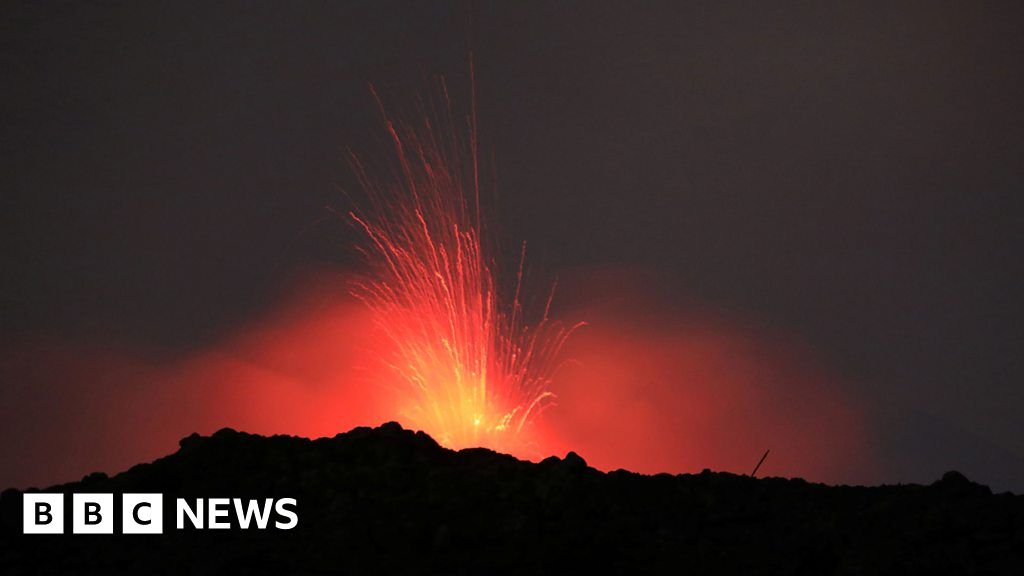 Volcano How does it feel to live in Etna’s shadow? BBC News