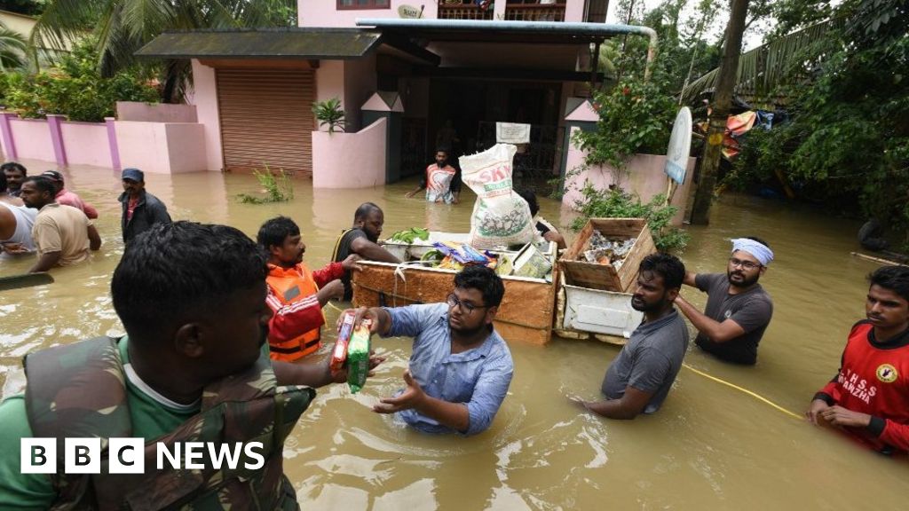 Kerala Floods: Relief Teams Rescue 22,000 As Rains Ease - BBC News