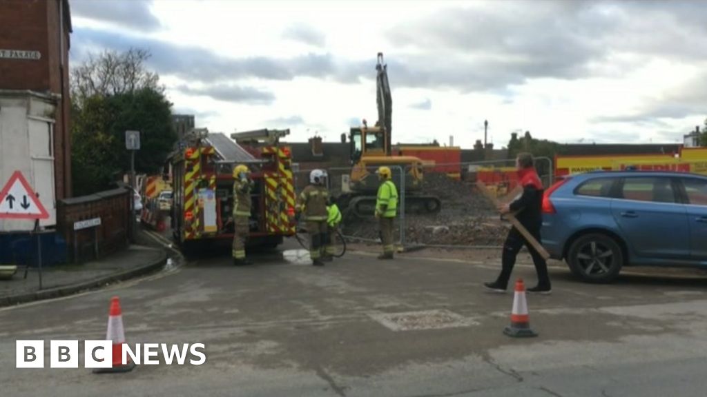 Worker Dies After Being Trapped Under Digger In Lincoln Bbc News 3075
