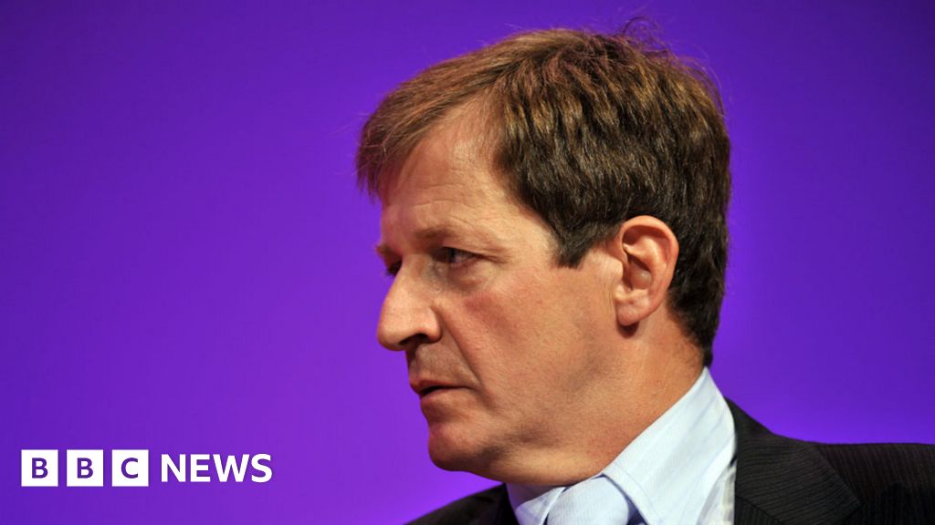 Alastair Campbell returns to newspapers - BBC News