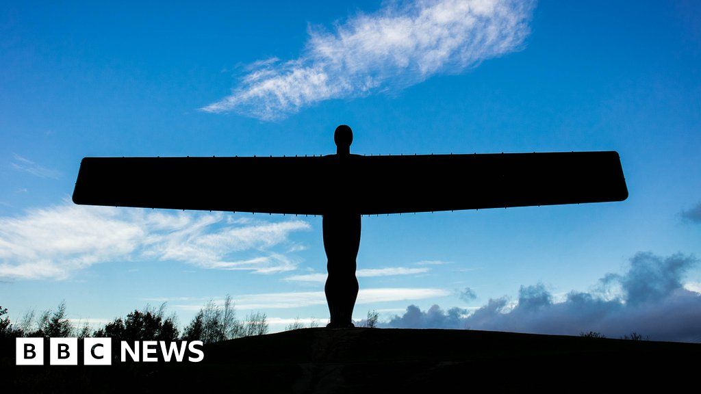 Angel of the North: The icon that was nearly never built - BBC News